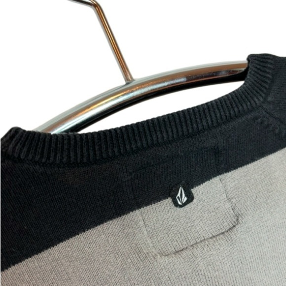 VOLCOM BLACK & GREY STRIPED CREWNECK SWEATER, BOYS SIZE M - Picture 6 of 10